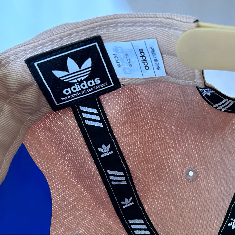 NWT Adidas Originals Icon Pre-Curve Snapback Hat - Picture 3 of 5